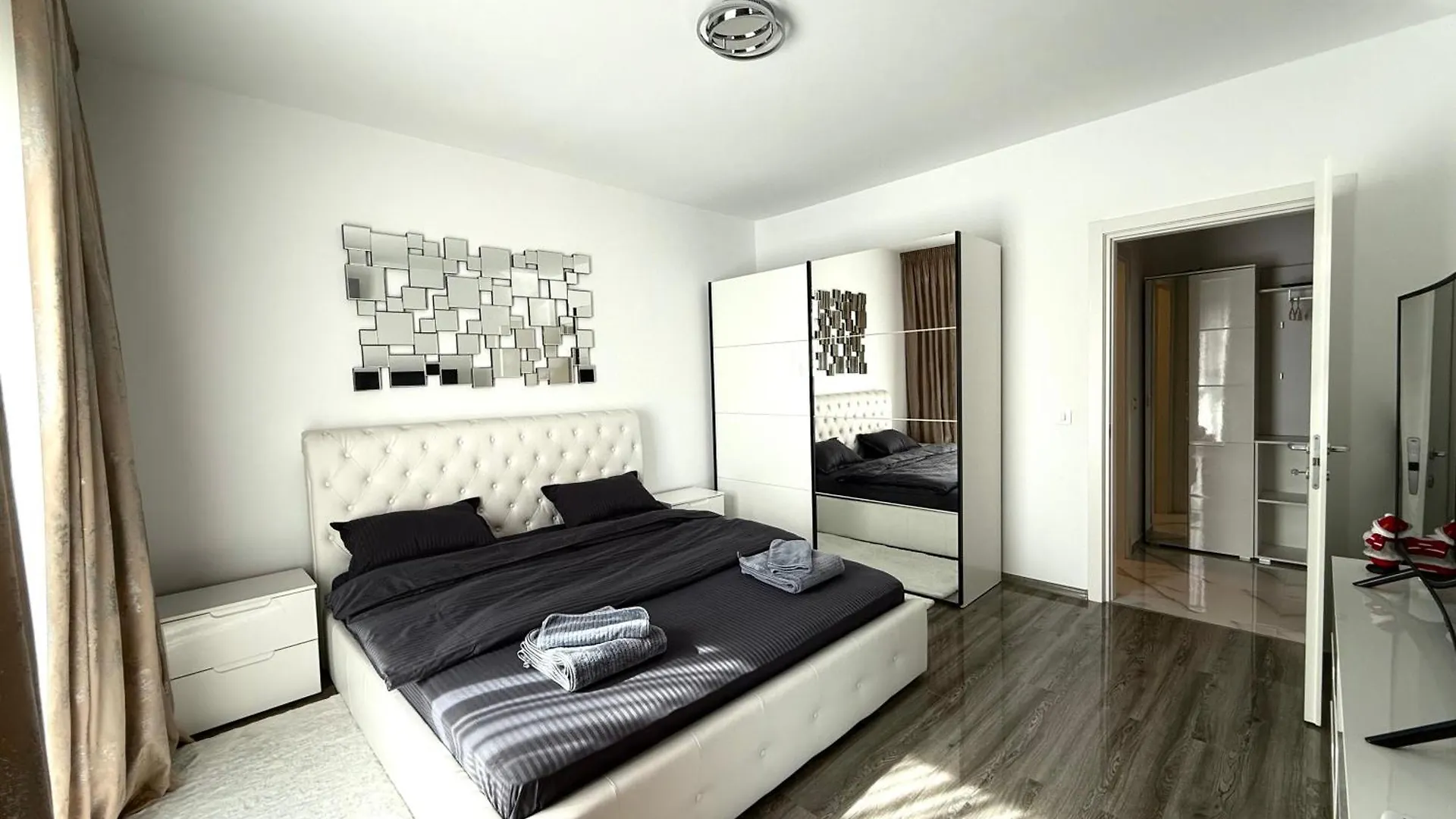 Studio Plaza Faza 2 Bucharest Romania